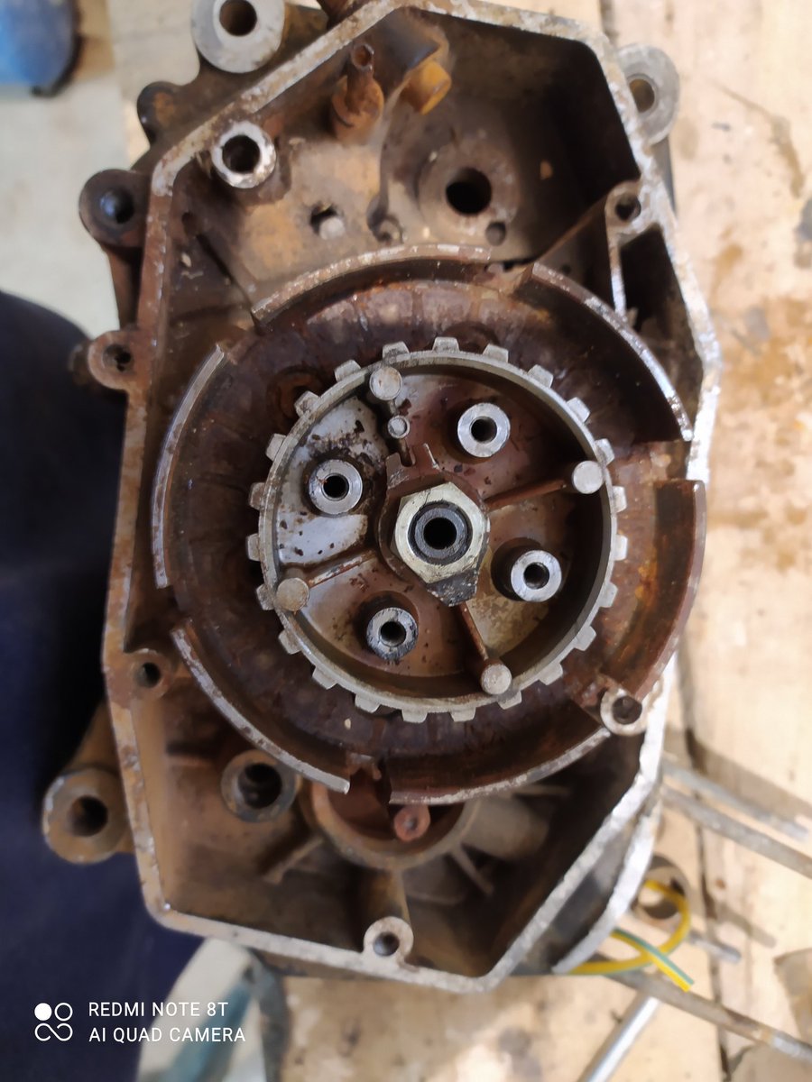 valderiders's tweet photo. Empezamos el nuevo proyecto
.
.
Restauración de motor 
Día uno 4/2/21
Quitamos embrague y limpiamos https://t.co/3Ye8WqIb6E