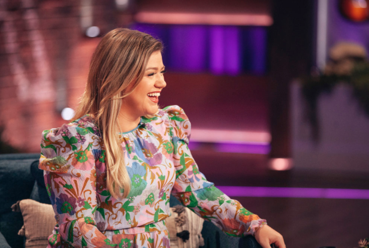 kellycfanforum's tweet photo. #kellyclarksonshow next week: #SinglesAwarenessWeek
🆕Mon: @jennyhan @alroker @MeaganGood
🆕Tue: #JamieDornan, #ladyclippers @khloekardashian
🆕Wed: #ChristineChiu @BradPaisley
🆕Thu: @priyankachopra @JasonBiggs
🆕Fri: #Sia, @kymwhitley, @mattjames919 https://t.co/2eEAlKTQhC