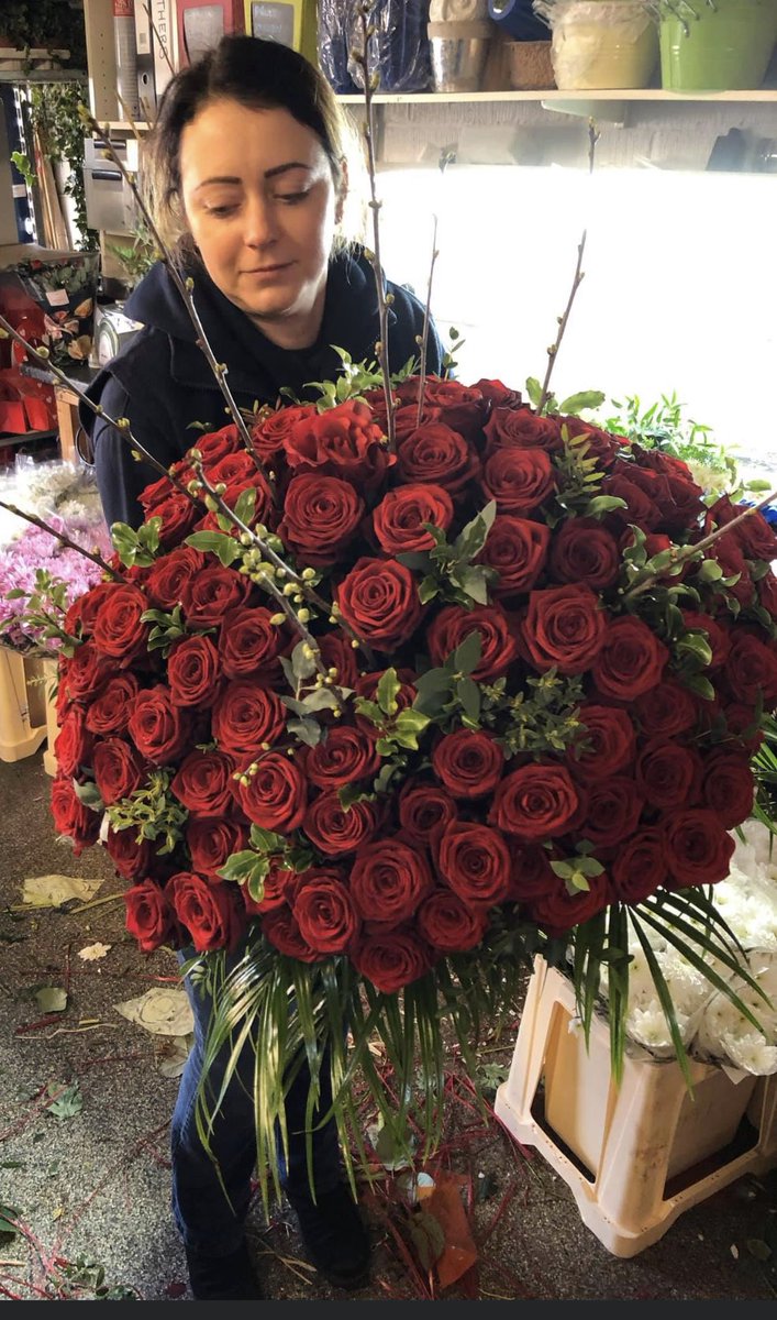 PLANTATION41's tweet image. 100 Red Roses 🌹for the Lockdown Lovers ❤️