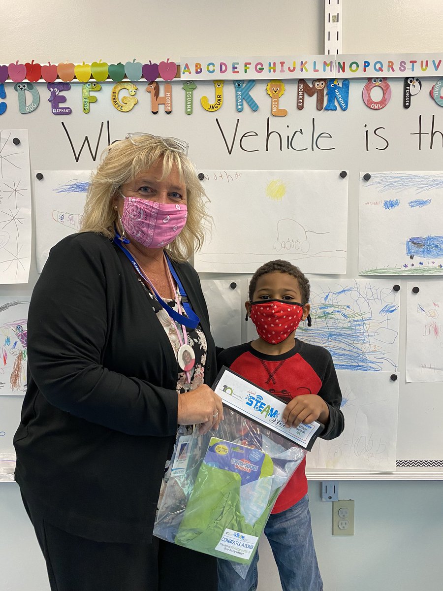 NPESharks's tweet image. This 🦈 attended the CCPS STEAM conference AND won a door prize too! It just doesn’t get better than that. ##CCPSSTEAM @collierschools