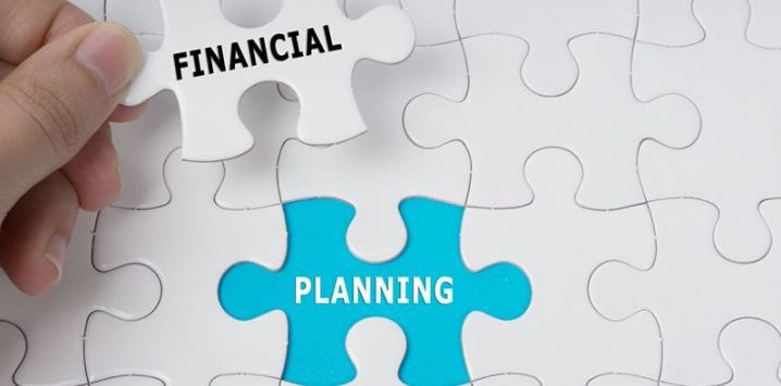 Many people have questions about finances in a normal year... Let alone during a pandemic. Lacey Gibson &amp; Jennifer Begley are leading a FREE webinar on 2/23 diving into how to be "financially fit" as you look towards the future. Register here: tinyurl.com/jhno41iq/