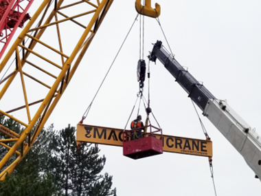 barnhartcrane's tweet photo. Kent, WA Branch employees ushered in the New Year with a Signage Remove &amp; Replace Project. 
Operators lending a hand were: John Gilmour, Chanz Robison, Ryan Dennis, Chad Sheely &amp; Bryon Poole.
#Project #KentWA #Washington #Barnhart #LifeAtBarnhart https://t.co/RFontbJwj0