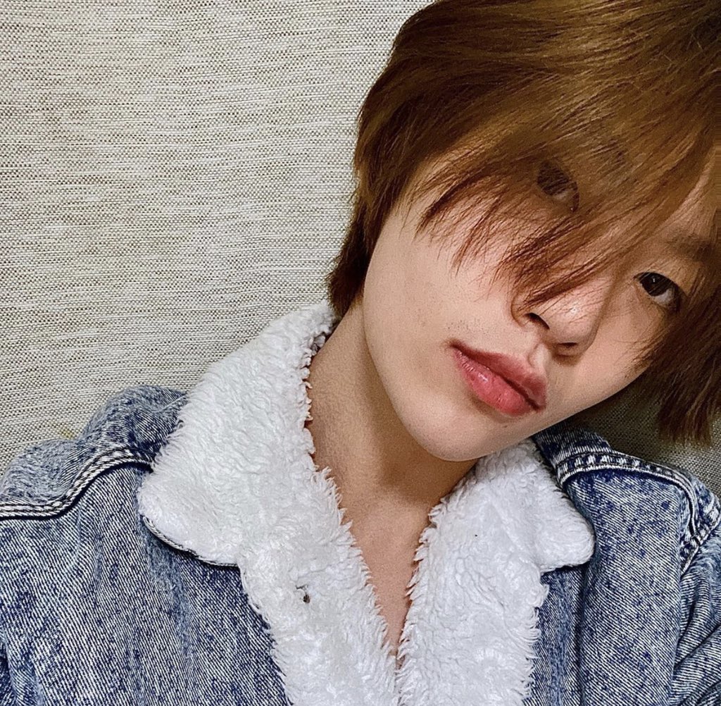 seonxs's tweet photo. THERE HE IS https://t.co/ZdU1ez8o8s