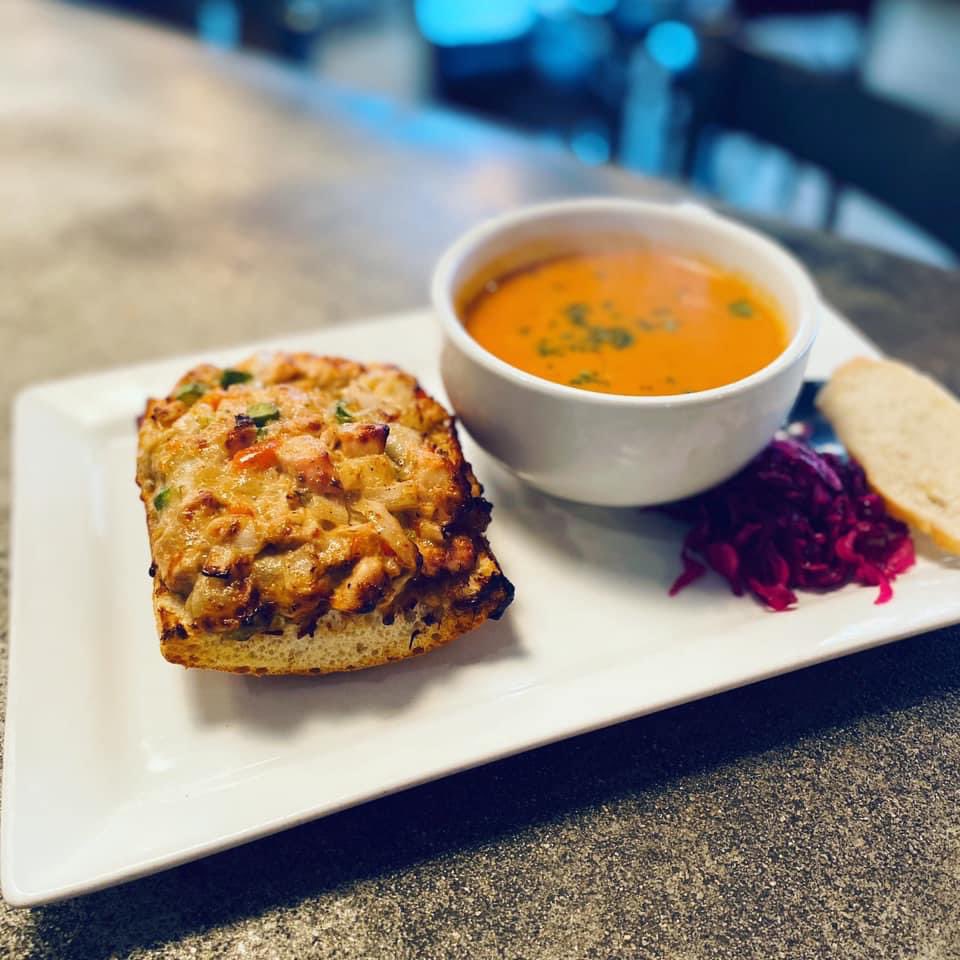 THURSDAY LUNCH! 

Soup: chipotle red pepper 🌶, tomato &amp; coconut
Melt: teriyaki chicken 
Pasta: chicken linguine w/ sun dried tomato 🍅 cream sauce

Dine in, take out &amp; delivery available 450-7911

#lunch #thepalate #thursday #fredericton #oromocto #newbrunswick #orangephase