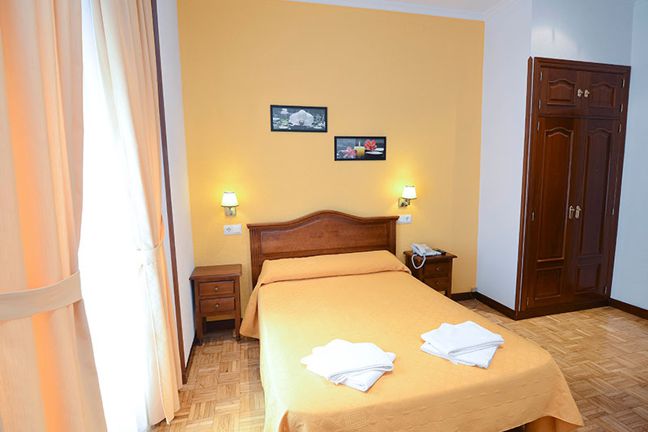 turismoconperro's tweet photo. Hostal Edreira en #MadridConPerro #AdmitePerros sin limitaciones y sin suplemento, #VacacionesConPerro #ConPerro https://t.co/z7m0tk81fj https://t.co/fNLIB9lwln