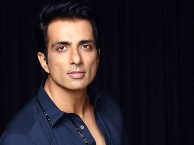 YuvrajNanda's tweet photo. 2 Different People.

Both from Punjab.

The one who lives in Punjab doesn’t have Punjab in his heart.

The one who lives in Mumbai has Punjab in his heart, always.

Respect, @SonuSood 🇮🇳💪🏼

True Son of Mother India.
True Son of Mother Punjab.

#आरक्षण_बचाओ https://t.co/hgRZd0pDaf