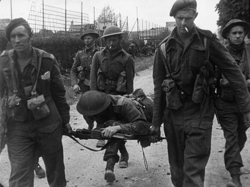 Stretcher Bearers - not MedicsA glance at British and Canadian SBs in Normandy. /1 #WW2  #SWW  #History