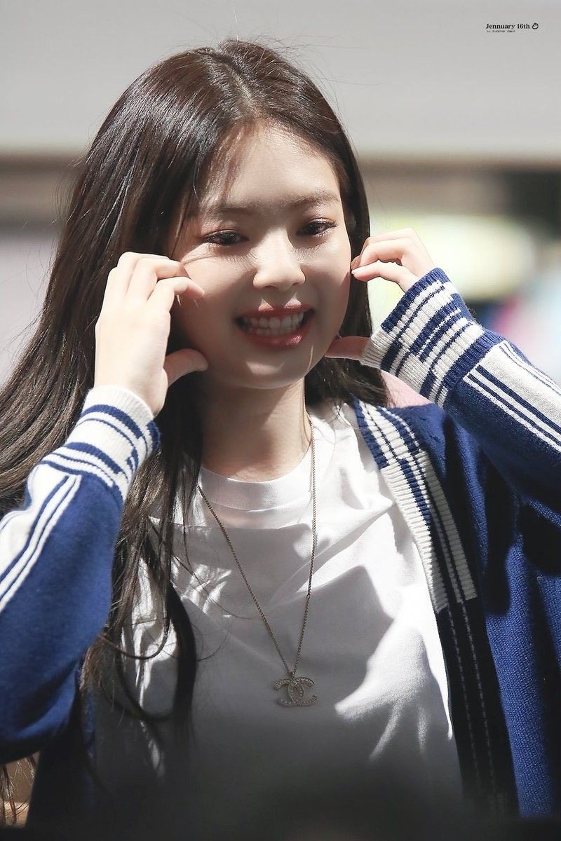 kkall_ee's tweet photo. Terima kasih jennie telah menyebar senyum yang manis ke kita semua, Terima kasih jennie telah memberi aura positif ke orang" tetap menjadi jennie,jendeukie, dan nini yang kita kenal WE LOVE YOU JENNIE💕💕
JENNIE FOREVER AND ALWAYS
#ThankYouJennie https://t.co/sKN5QZRXPI
