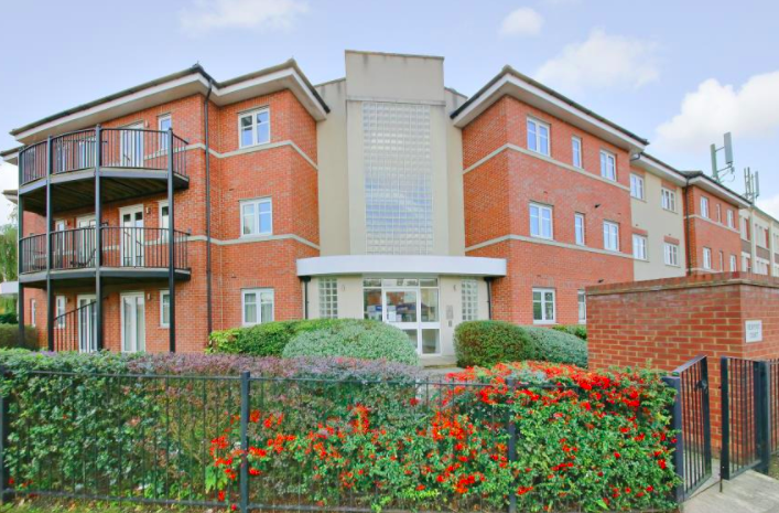 RobsonsWeb's tweet image. We are pleased to have let this beautifully presented two bedroom apartment set within this modern gated development in #Pinner which was originally on with two other local agents.
