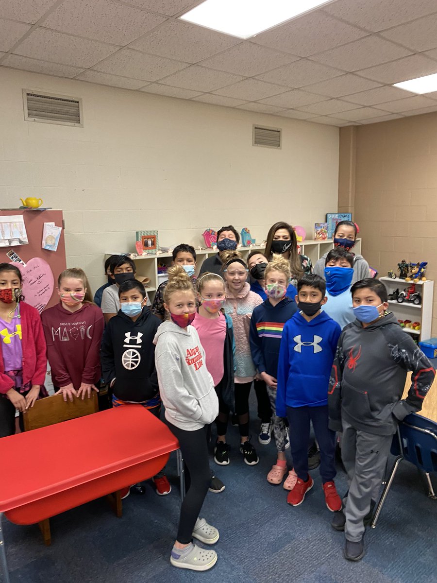 ruby_rsanchez20's tweet photo. Mrs . Alvarez we appreciate you so much! Happy Counselor Week! A School Counselor’s most valuable tools are a heart full of love, ears ready to listen, and hands willing to help. ❤️❤️@DISDRann #SchoolCounselorWeek @decaturisd https://t.co/7B2C5aQC9f