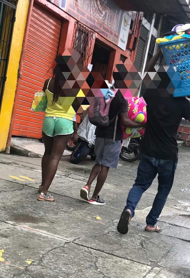 girlvalchi's tweet photo. Buenaventura Colombia, 4 de febrero de 2021. EL DRAMA DEL DESPLAZAMIENTO INTERNO URBANO ES UNA REALIDAD EN BUENAVENTURA

Con la luz del día y después de una noche y madrugada de terror 
#SOSBuenaventura #SOSBuenaventura https://t.co/340DbFxxK4