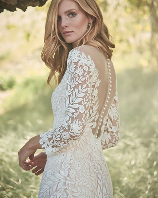 Swooning over the amazing details in this dress!

Brides-to-be, if you’re searching for a casual but refined bridal look, we have 8 of the most beautiful short courthouse wedding dresses to share with you today!

weddingdressesforbudgetbrides.com/courthouse-wed…

#bridetobe2022 #bridetobe👰