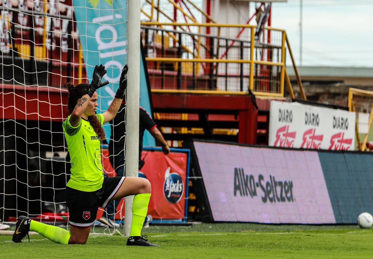 noebermudez_13's tweet photo. Hoy inicia un nuevo torneo femenino 🇨🇷 gracias a todas las personas que están detrás y qué día a día hacen posible que siga creciendo. 

La mejor forma que tenemos hoy para apoyar es sintonizando 📺 @tdmas_cr a las 6pm. 
Las leonas juegan contra Dimas Escazú! 

VAMOOOSSS 🦁🔴⚫️💪🏽 https://t.co/eHAY0FNbvv