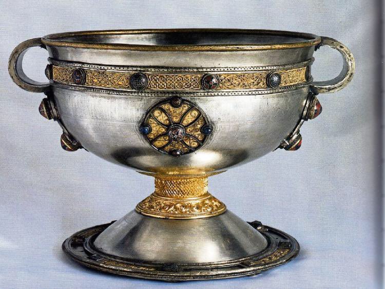 The Celts had sophisticated laws outlining fines for damage & use of trees. Ireland lost most of its trees with the Celtic ‘invasions’ & their increased cultural development by 700AD. Sophisticated culture need wood & a population to be fed with agricultural clearance