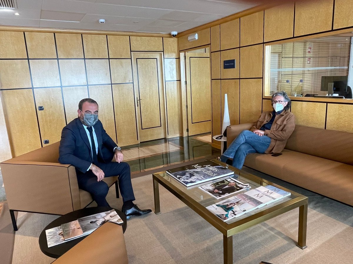 GabrielEscarrer's tweet photo. Me he reunido con el Dr Munar para trasladarle todo nuestro apoyo y unirnos TODOS, sin ideologías ni otros intereses que impulsar una rápida vacunación que evite la catástrofe social y economica en tierras turisticas como Baleares https://t.co/R7bL5nog8L