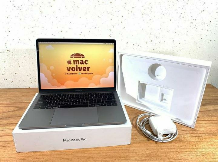 jusufkr's tweet image. Halo netizen twitter
Karena kondisi makin ngga memungkinkan buat bertahan, manteub, aku mau jual laptop nih. Siapa tau ada yg lagi butuh.

#jualmacbook #jualmacpro #macbookpro2017 #JualLaptop