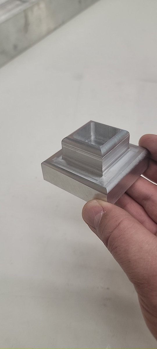 MrDubs_PM_andW's tweet image. Manual Knee Mill project:
Starting with 2.500&quot; square 6061 stock..machine .050&quot; to square the sides and a 1.500&quot; height...final product on the right @sd129 #precisionmachining #makestuffwithyourhands #makeworkcoolagain #GSD