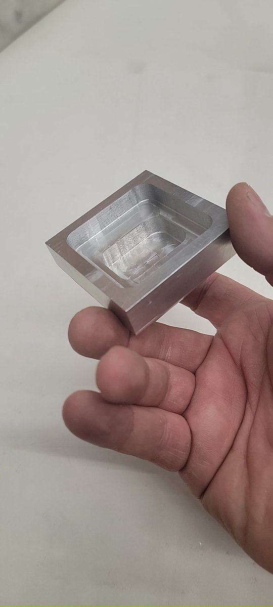 MrDubs_PM_andW's tweet image. Manual Knee Mill project:
Starting with 2.500&quot; square 6061 stock..machine .050&quot; to square the sides and a 1.500&quot; height...final product on the right @sd129 #precisionmachining #makestuffwithyourhands #makeworkcoolagain #GSD