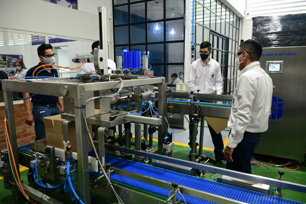 jrestrp's tweet photo. Iniciamos visita regional a Santander. Recorrimos la empresa Essi SAS, compañía metalmecánica que exporta a México, Ecuador y Guatemala. Desde  2018 han desarrollado una estrategia para exportar hacia India, donde ya cuentan con dos máquinas instaladas. https://t.co/FWaiBKfWIq