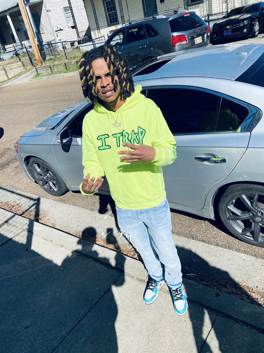 Blocksidechris's tweet photo. I been plotting to get all my nigga’s rich..🔰 #Blockside🏚 https://t.co/cfIT8ev9KP