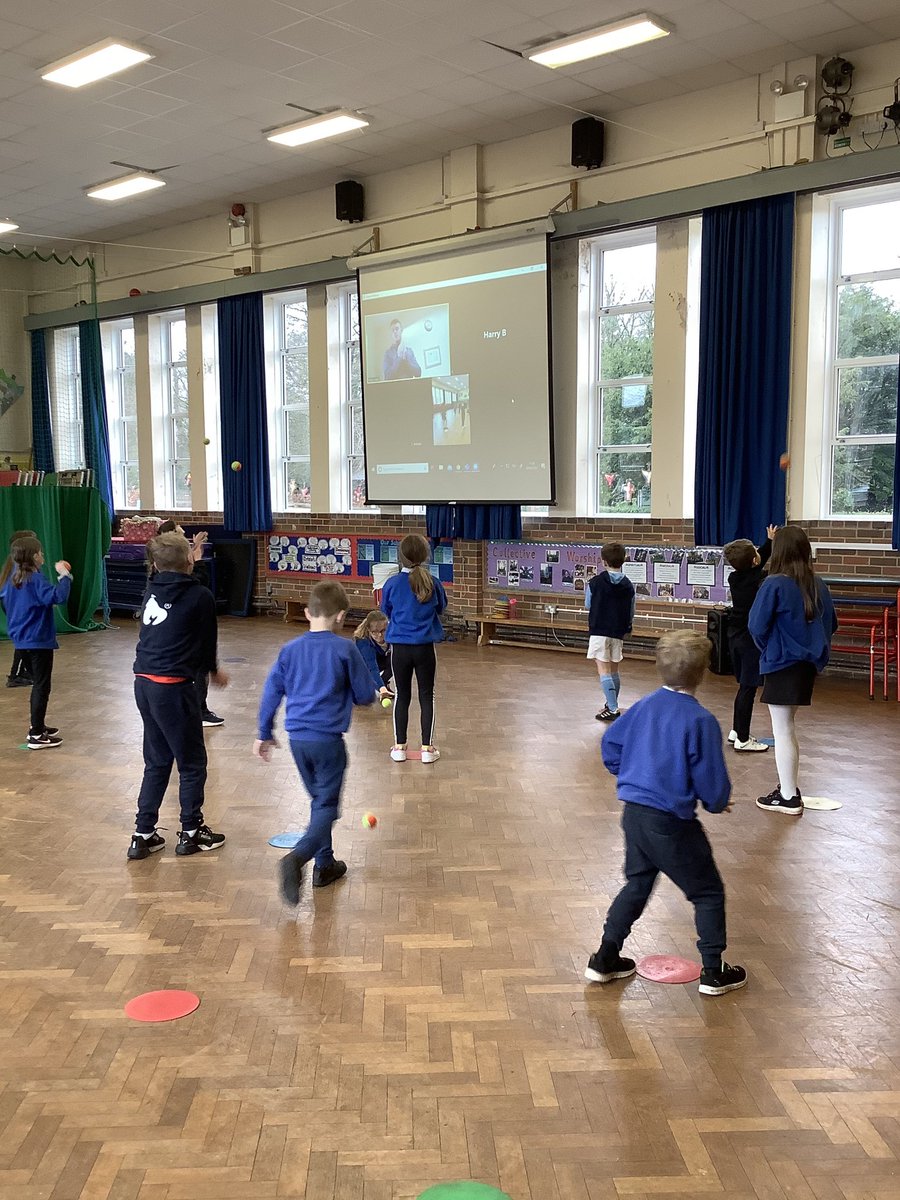 StPaulsJSSport's tweet photo. Fantastic to have @somersetcb deliver a virtual cricket session for our year 4 this afternoon. The children loved practising their catching and throwing techniques! 🏏🎾 @StPaulsJS https://t.co/cYUjTfsHMA
