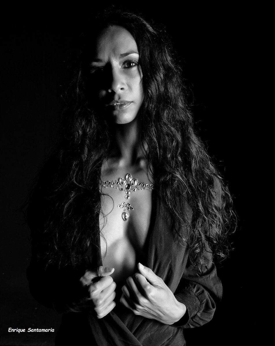 laetitia_model's tweet photo. ✨ Out of your vulnerabilities will come your strength ✨ S. Freud 

1 OR 2? why? 🤔

📸 IG enriquesantamariacortes taken in #Valencia #Spain 🇪🇸 

https://t.co/9KykKnjC5d

#bnw #bw #portrait #vulnarability #strenght #beauty #modeling #laetitiamodel https://t.co/hcgZ8LulyA