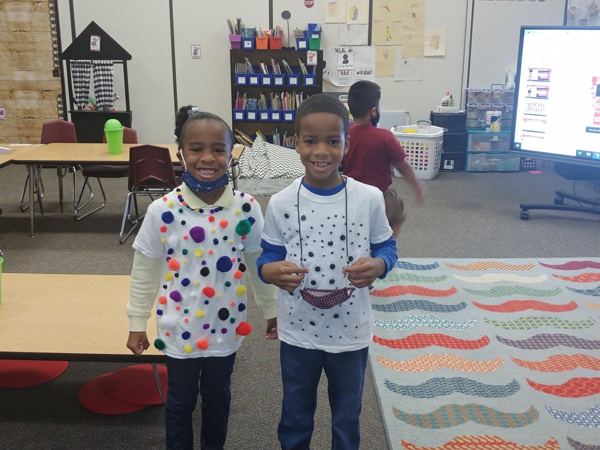 literacy_lounge's tweet photo. We made it!!!#kinderkhronicles #everychildeveryday @HumbleISD_OE https://t.co/EHbhaN6zb1