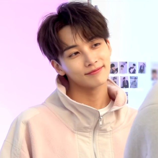 hourlysvtskz's tweet photo. #세븐틴 #seventeen #svt #svtskz @pledis_17 https://t.co/RekwrREEZn