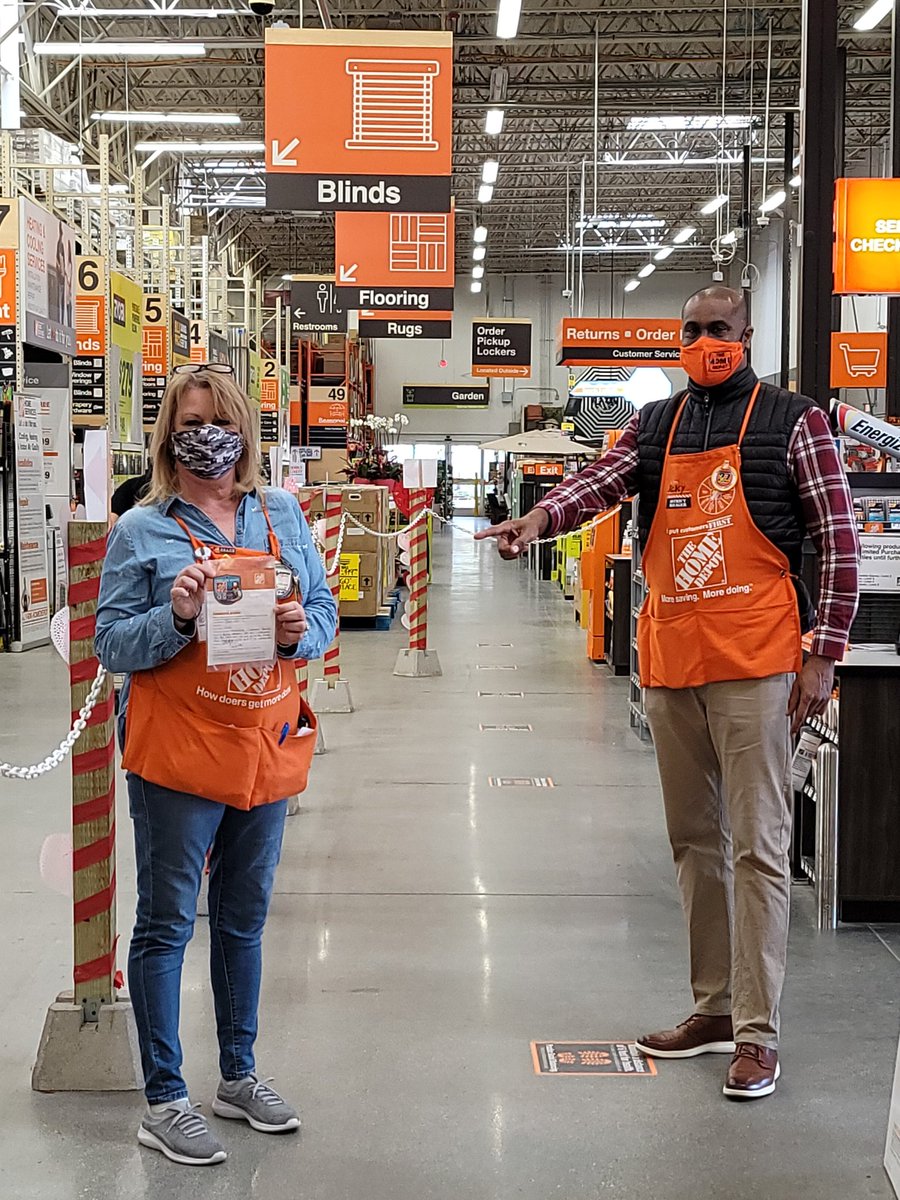 DM @WardallyJ recognizing Jenn for our outstanding customer service skills she is a true example of G.E.T.