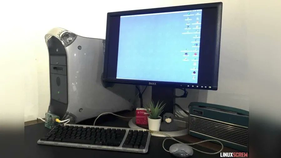 Hacksterio's tweet image. Brad Morton&apos;s Apple PowerMac G4 gets a modern browser — courtesy of a sneaky @Raspberry_Pi upgrade: bit.ly/3oOjvem