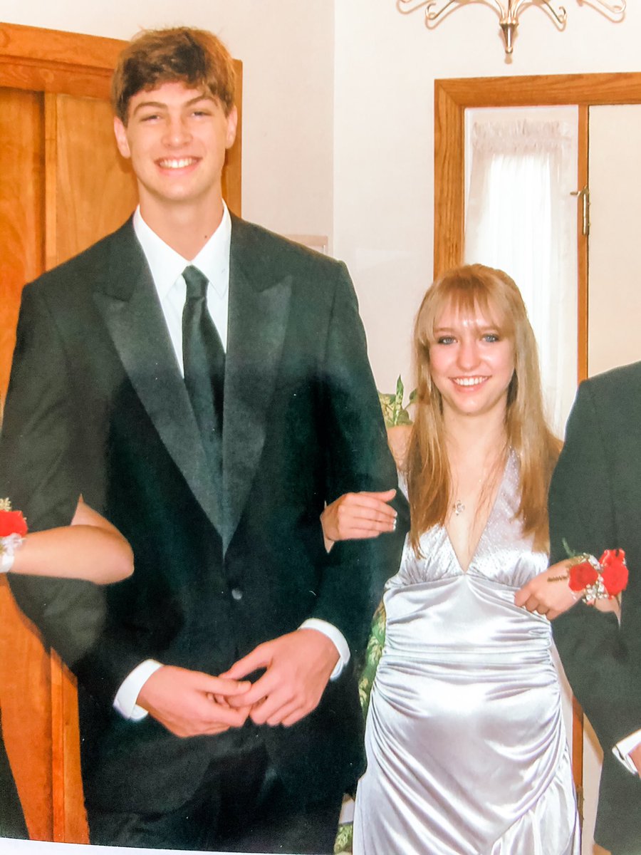 ThePodcastDiary's tweet photo. Prom in 2008. The DJ  definitely played Sean Kingston, Ne-Yo, and Secondhand Serenade.
#princessdiaries #theprincessdiaries #megcabot #readagain #yalit #bookpodcast #nostalgia #millennials #90skids #genovia #meaprincessshutup #Princessinpink #prom #bodyglitter #promdate https://t.co/oC2YGk04D7
