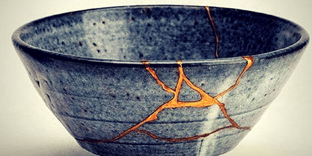 KINTSUGI THREADKintsugi is the Japanese philosophy of repairing broken pottery and ceramics instead of throwing them out.They use liquid gold to put the broken pieces back together.1/