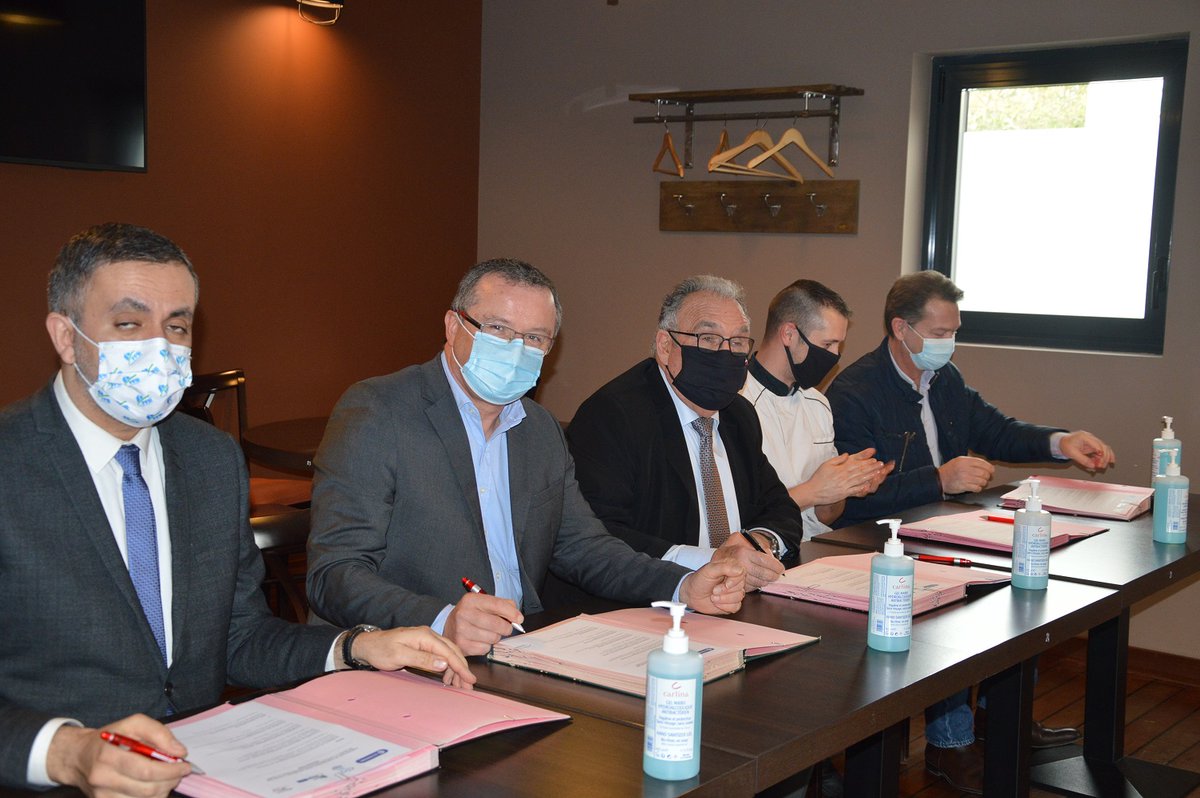 FRTPIDF's tweet photo. #Communiqué : Une réouverture à venir des restaurants pour les ouvriers du Bâtiment et des Travaux Publics en Essonne !
➡️Toutes les infos : https://t.co/TU70pZ9bas https://t.co/mqahdJxPHE