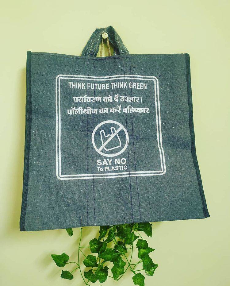 #banplastic #saynotosingleuseplastic #clothbags #saveenvironment🌳 #beautifulearth🌎 #beecofriendly🌿🌳🌱🌍 #ecofriendlyproducts #plasticfreeoceans #plasticsarebad #plasticfreeenvironment #environmentfriendly