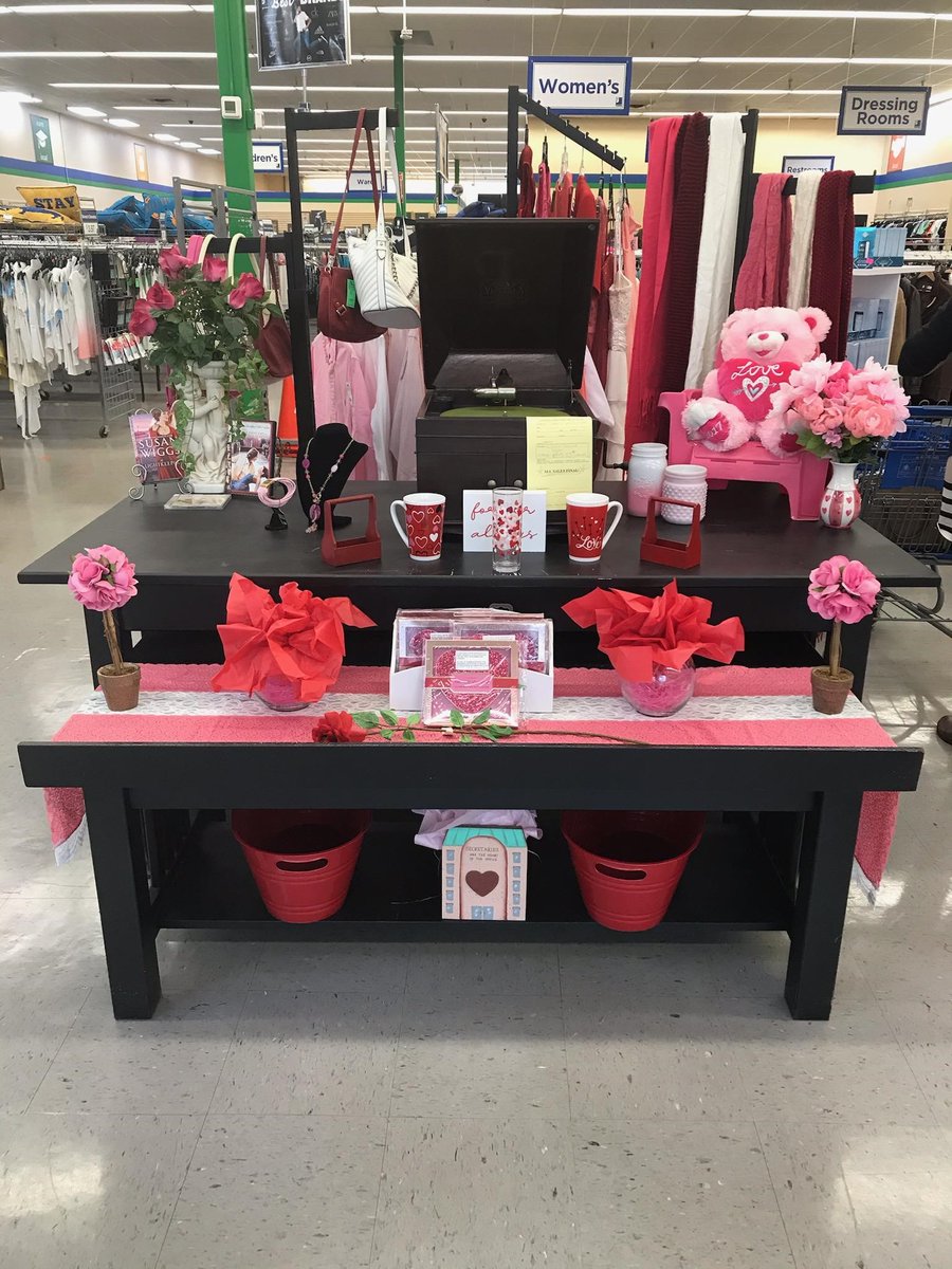 GoodwillBigBend's tweet photo. T-minus 10 sleeps until #ValentinesDay! You don’t have to break the bank for your boo; our stores are stocked with great gifts at even better prices. 💝 😉  #LoveTheGood https://t.co/S1pLCJjQXJ
