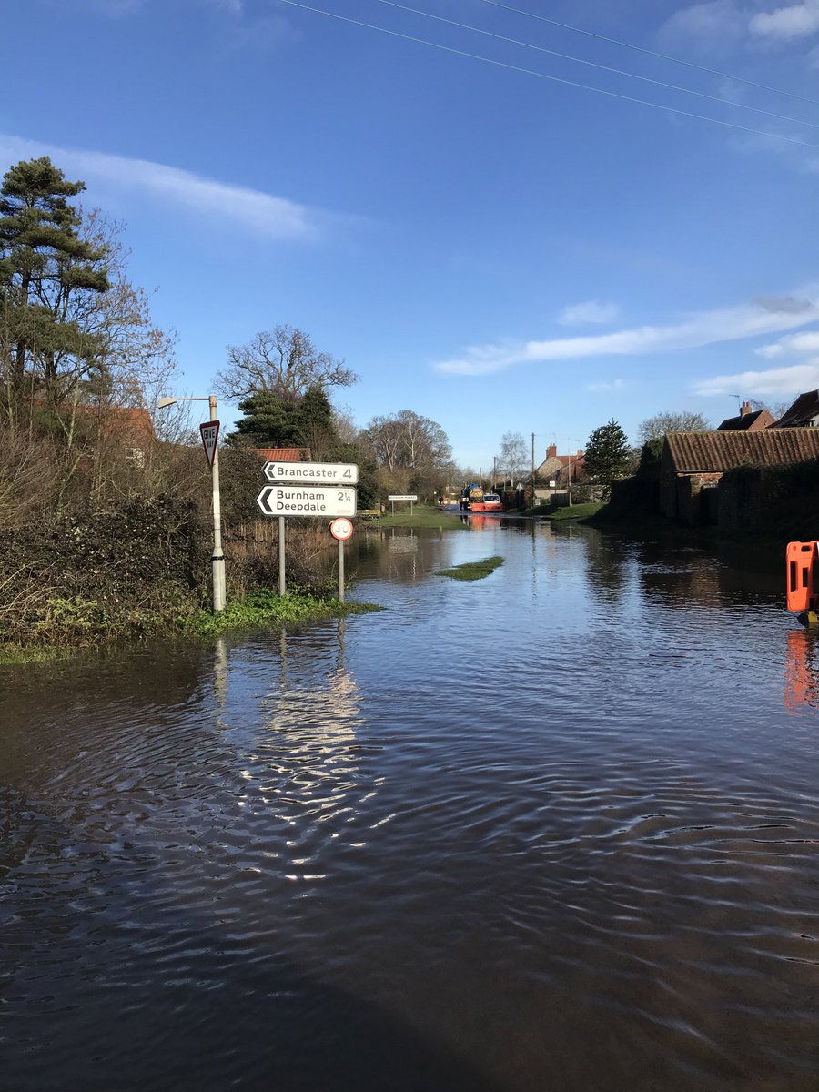adamwoolcott1's tweet photo. Burnham Market looked more like Burnham lake today ! Just got by in the pick up truck ! https://t.co/UYcVkeriM9