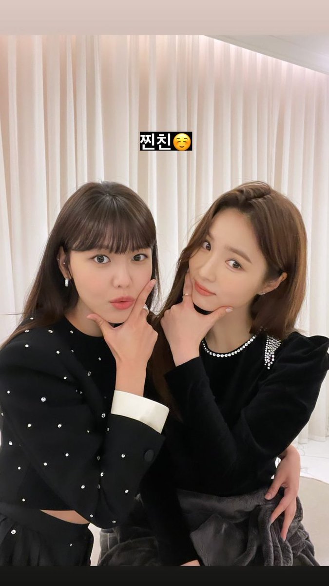 SNSD_0805's tweet photo. 수영 인스타 스토리 #런온 #RunOn https://t.co/ZMNmqgA1t0