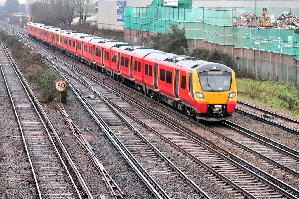 martinw02998119's tweet image. 707004 &amp;amp; 707003 on driver training Sevenoaks to Ashford Down yard 16/1/21 @Se_Railway #class707