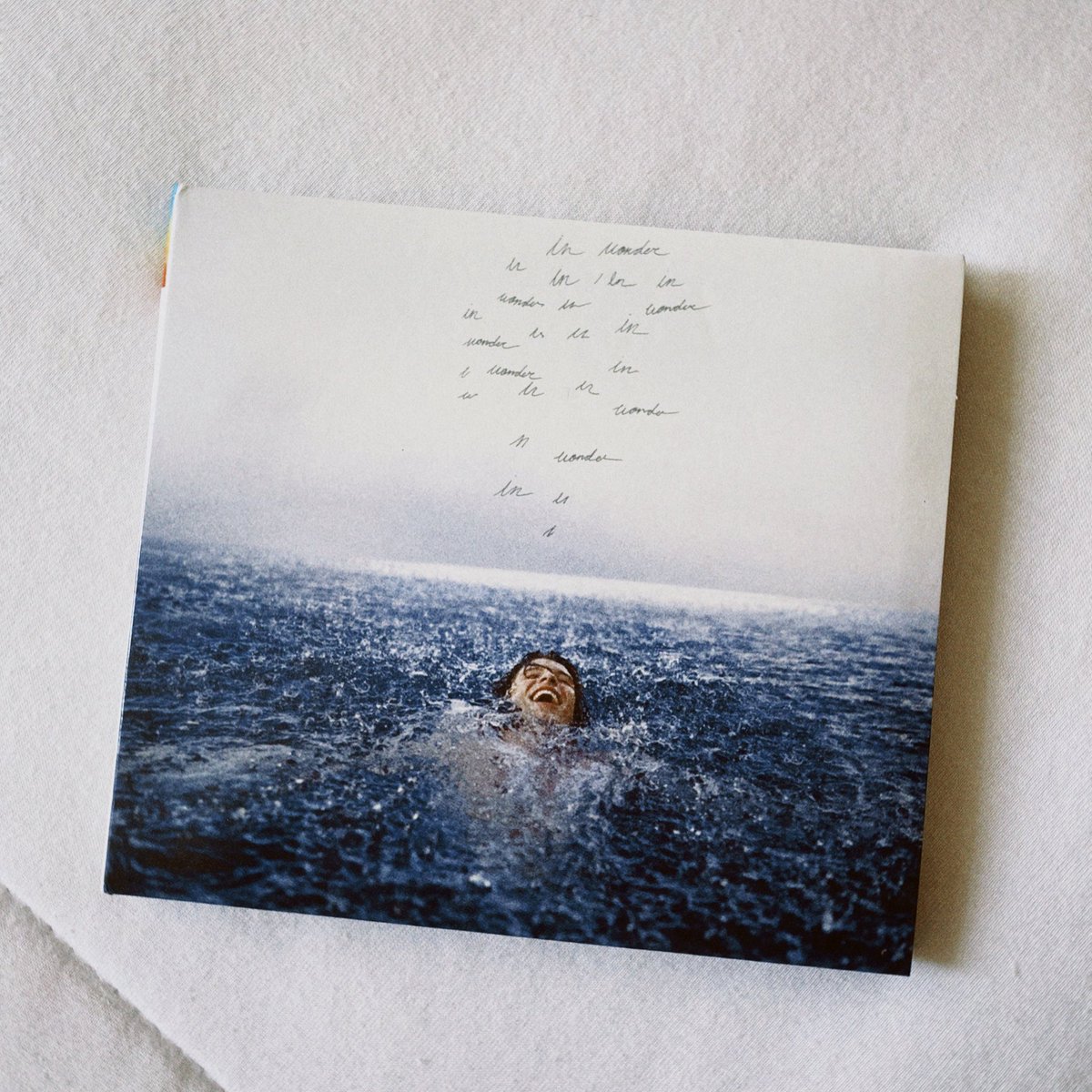 dolanmendxs's tweet photo. My wonder arrived today!!! it’s so beautiful 🤧❤️ I am in love with every detail @ShawnMendes @ShawnAccess https://t.co/FZ7m4pHgYm
