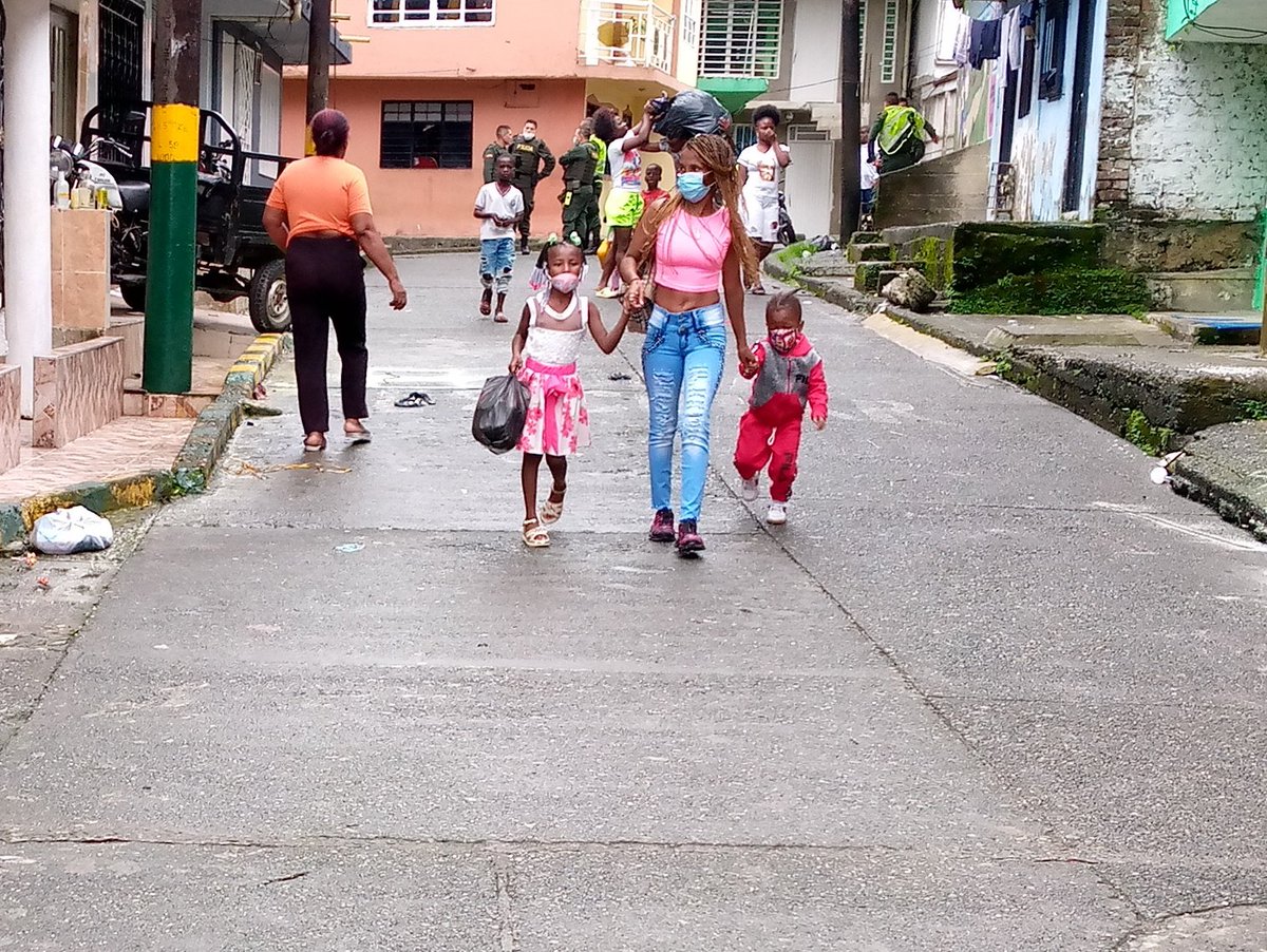 Si esto no les duele, nada más les dolerá #SOSBuenaventura 6 horas de enfrentamiento con Fusil, en medio las viviendas del barrio #Juan23