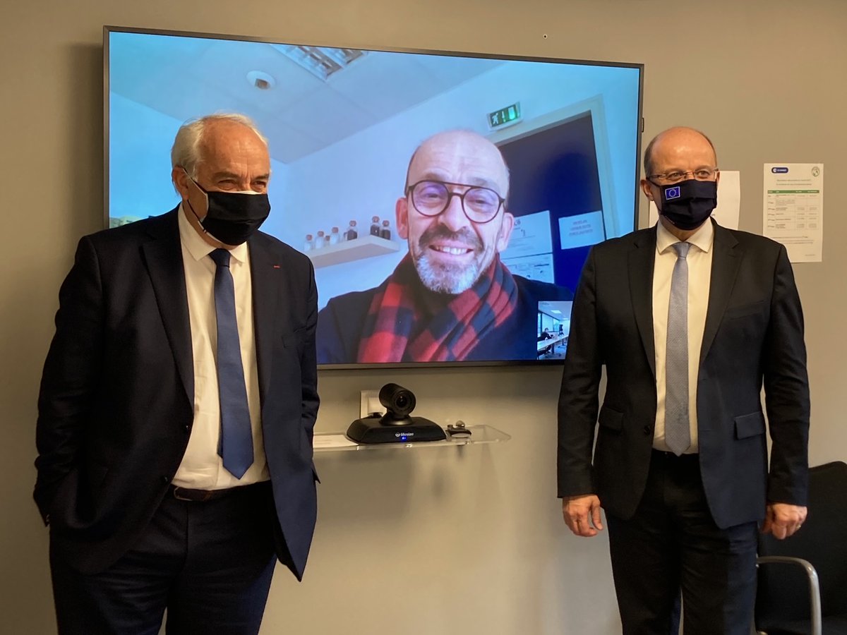 ccifrance's tweet photo. Échanges entre @GoguetPierre, président @ccifrance, Daniel Margot, président @CCITdesAHP, le "groupe hydrogène #CCI" et @GrudlerCh, parlementaire européen sur les questions de l’industrie et de la recherche en #Europe. Les #CCI se mobilisent pour développer la filière #hydrogène. https://t.co/G8UdiGtL7J