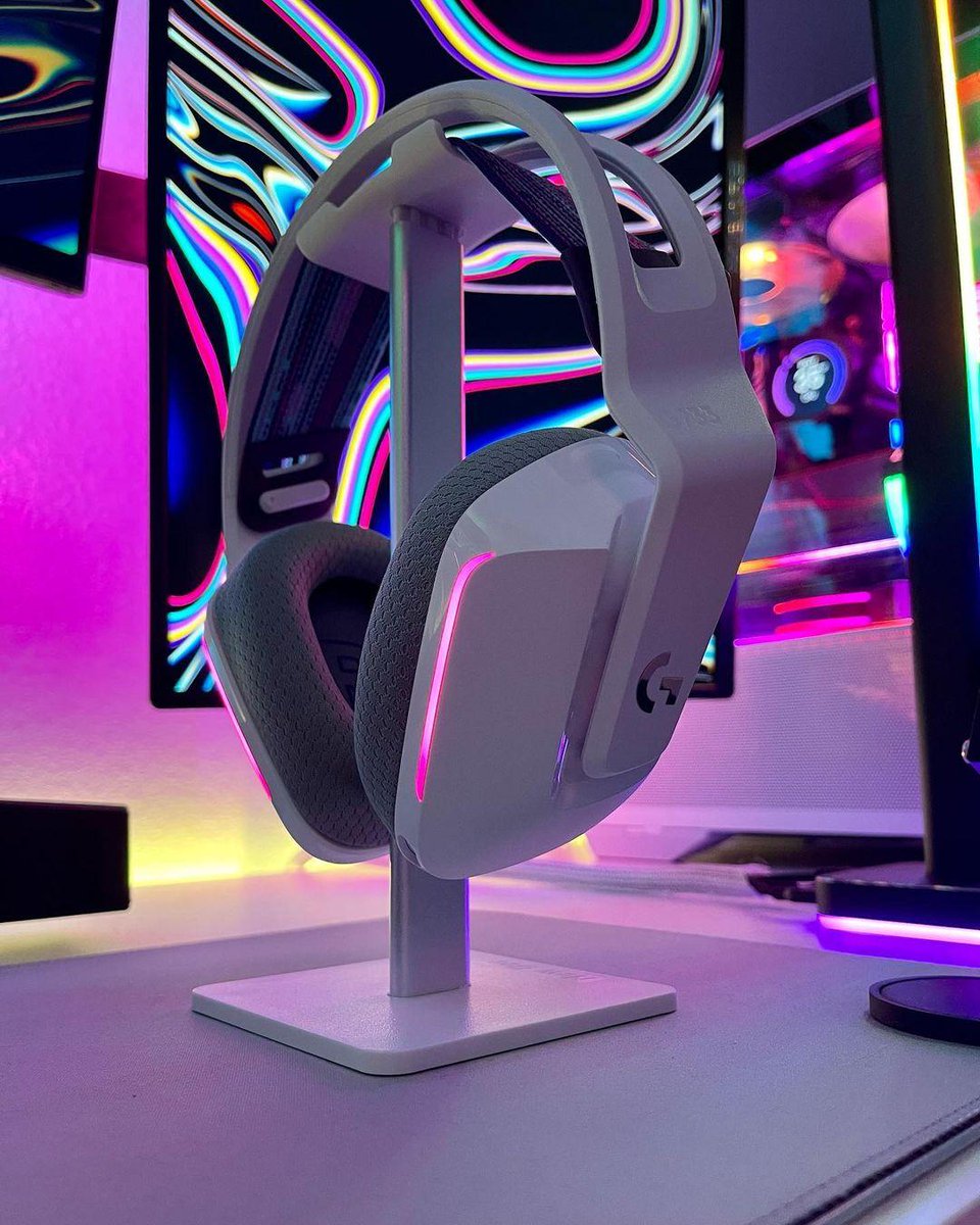 Mekaniker kapok amplitude Logitech G on Twitter: "The colors of the G733 will pop on any stand. Do  you use a headset stand? Find the right headset to hang on it here:  https://t.co/h60hu7Q7sl 📸: jasecloud (