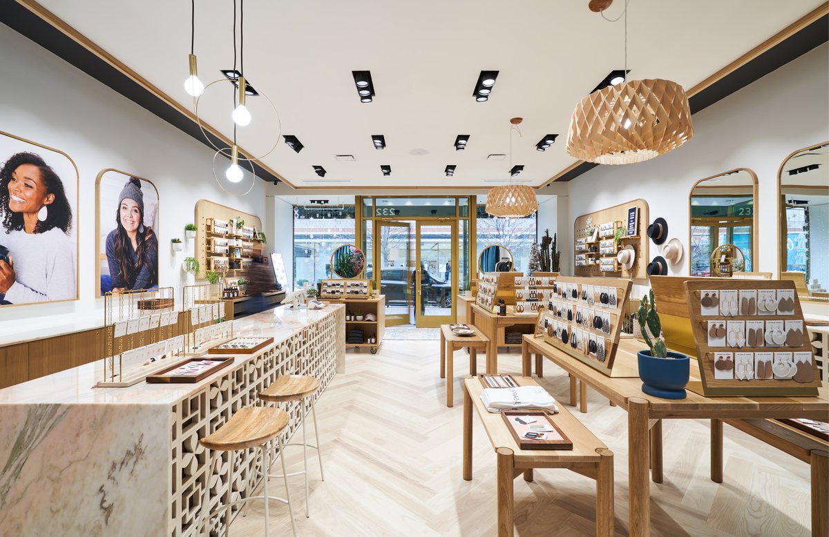 hufftsocial's tweet photo. In a year where many questioned the future of brick and mortar, Nickel &amp; Suede grew their retail presence, opening two locations in Dallas and Kansas City. Their second store in the KC metro opened last fall on Country Club Plaza. https://t.co/jBucgf0jop