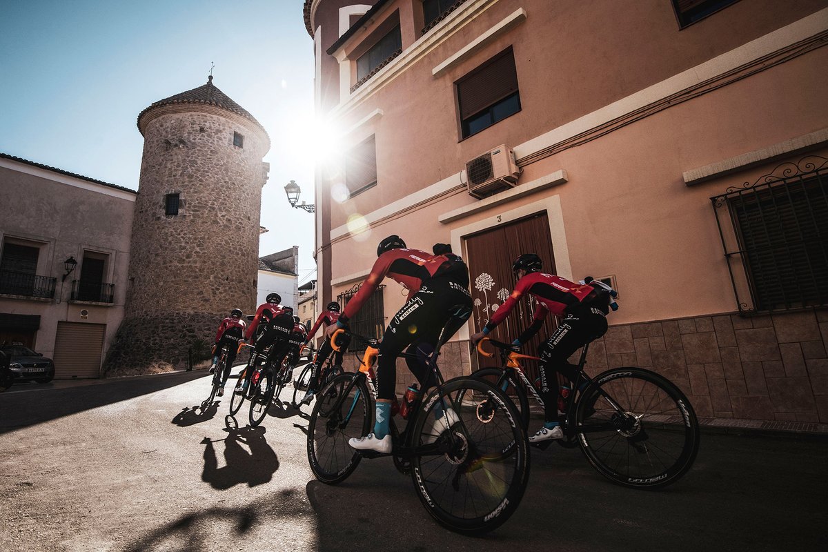 MeridaEspana's tweet photo. 🚴 Estamos muy contentos de unirnos al @BHRVictorious como suministrador de bicicletas, trabajaremos duro para dotar al equipo con el mejor material posible y cosechar grandes éxitos juntos
¡Listos para la victoria! ✌️
#MOREbike  #MeridaBikes #teambahrainvictorious #bahrainmerida https://t.co/nsbreQZ90T