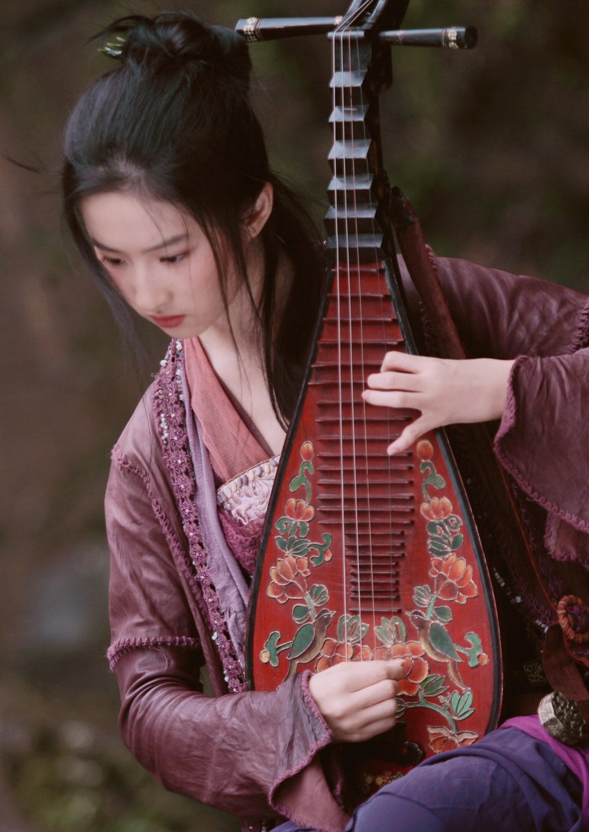 NSDD_5488's tweet photo. #hanfu #ChineseCostume 四年了，偷国人真的一点长进都没有 https://t.co/fuWZdteCnQ