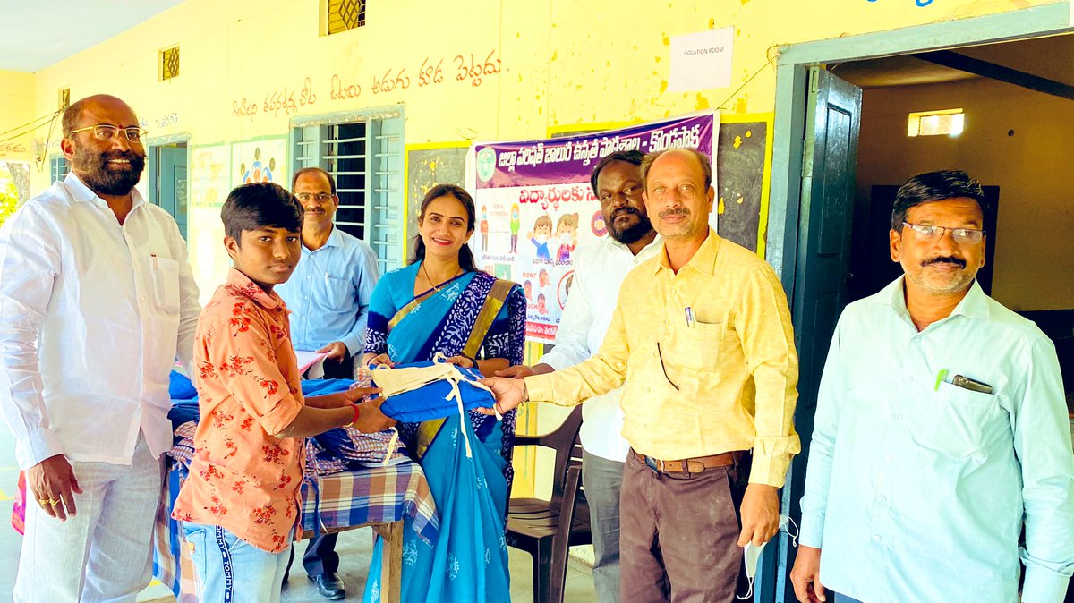 CMR_INC's tweet photo. 👉Went as #ChiefGuest to our #ZPHS #Boyshigh & #Girlshigh school to Distribute 2sets of school uniform Masks to each student which was dispatched by #Govt of Telangana
👉Supervised the Mid-day Meal & served Children.
👉inspected the BC Hostel Repair wrk & interacted with students https://t.co/Bod0FmxVqP