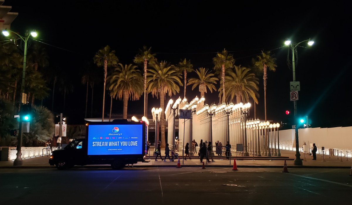 VectorMedia's tweet image. Our suite of #DigitalTransit #OOH assets gives you the best of both worlds, pairing dynamic, living creative with the mobility to reach hyper-local audiences. @Discovery+  is "streaming what you love" in LA and NYC with a killer combo of our Digital Trucks and Double Deckers.