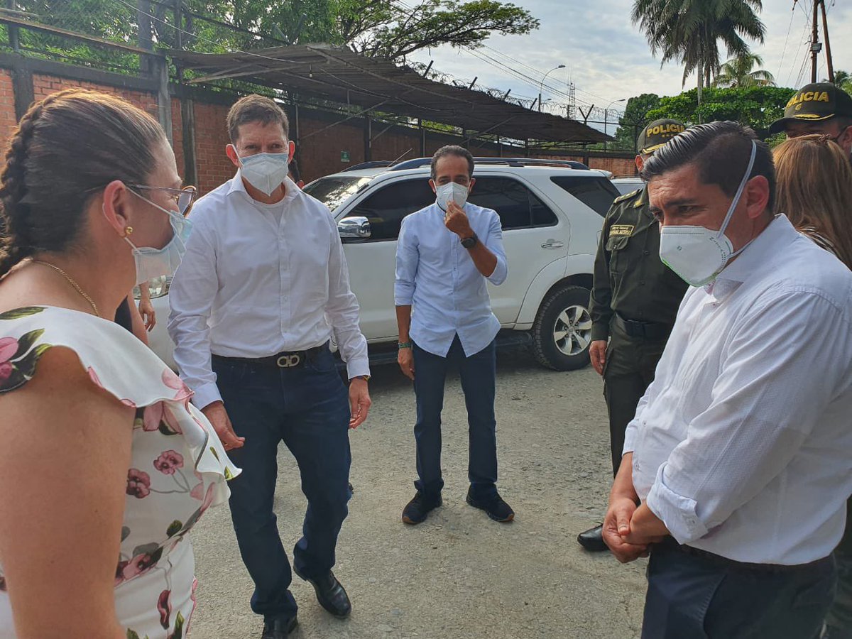 AlexLopezMaya's tweet photo. #SOSBuenaventura el Gobierno de @IvanDuque conoce de la barbarie que se está viviendo en Buenaventura, @MinjusticiaCo y @mindefensa conocen de la situación desde el 30 de diciembre de 2020, solicitamos una respuesta inmediata ante la violencia, nos urge proteger la vida. https://t.co/us5Au45ZwA
