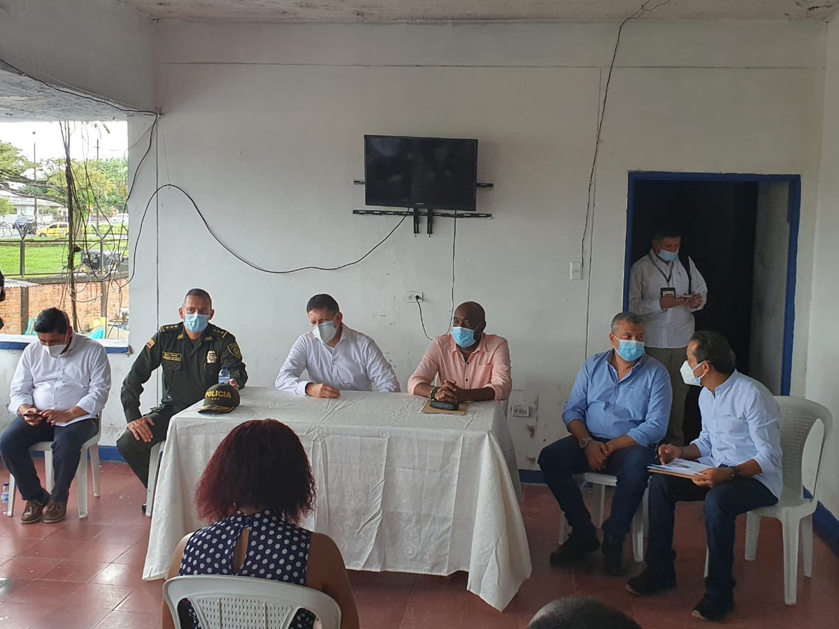 AlexLopezMaya's tweet photo. #SOSBuenaventura el Gobierno de @IvanDuque conoce de la barbarie que se está viviendo en Buenaventura, @MinjusticiaCo y @mindefensa conocen de la situación desde el 30 de diciembre de 2020, solicitamos una respuesta inmediata ante la violencia, nos urge proteger la vida. https://t.co/us5Au45ZwA