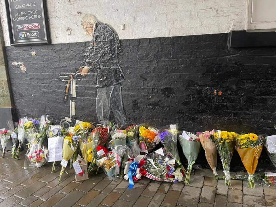 Rachellist9's tweet image. Updated photo #CaptainTom #RIPCaptainTom